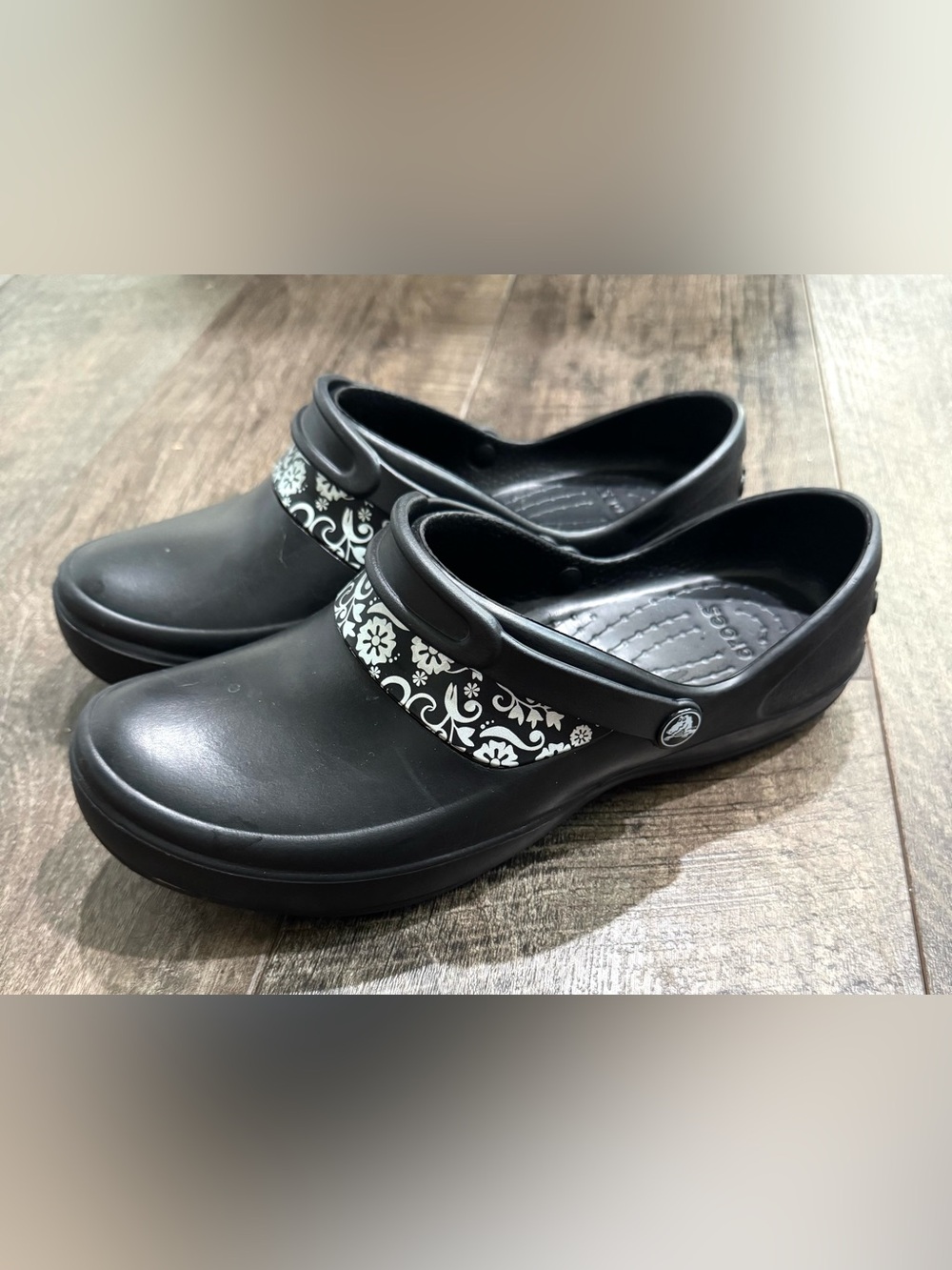 Crocs Women's Black Floral Clogs Slip-On Shoes size 10